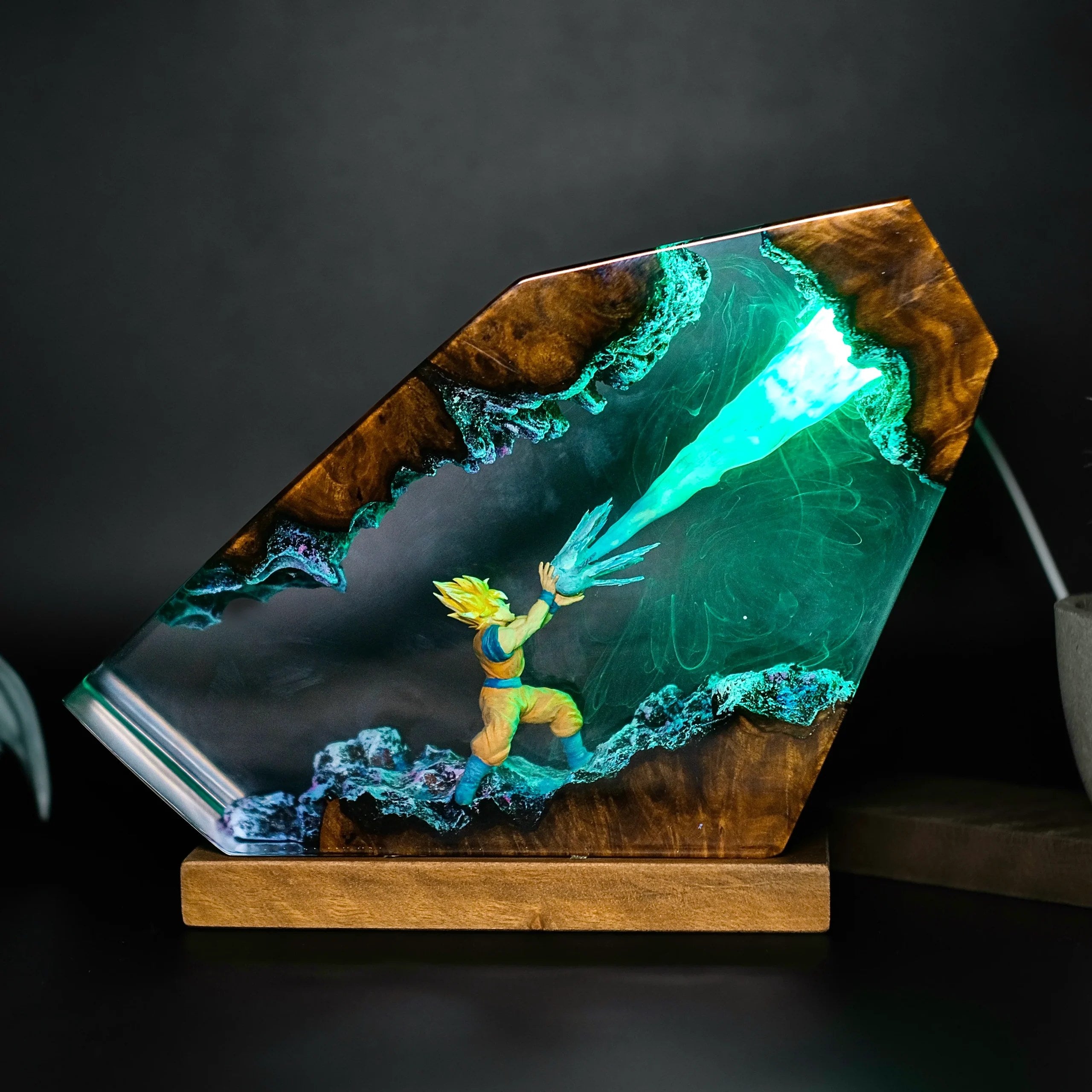 Energy Burst Resin Lamp
