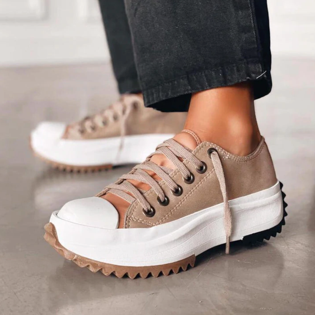 NICKI SERENE PLATEAU SNEAKER