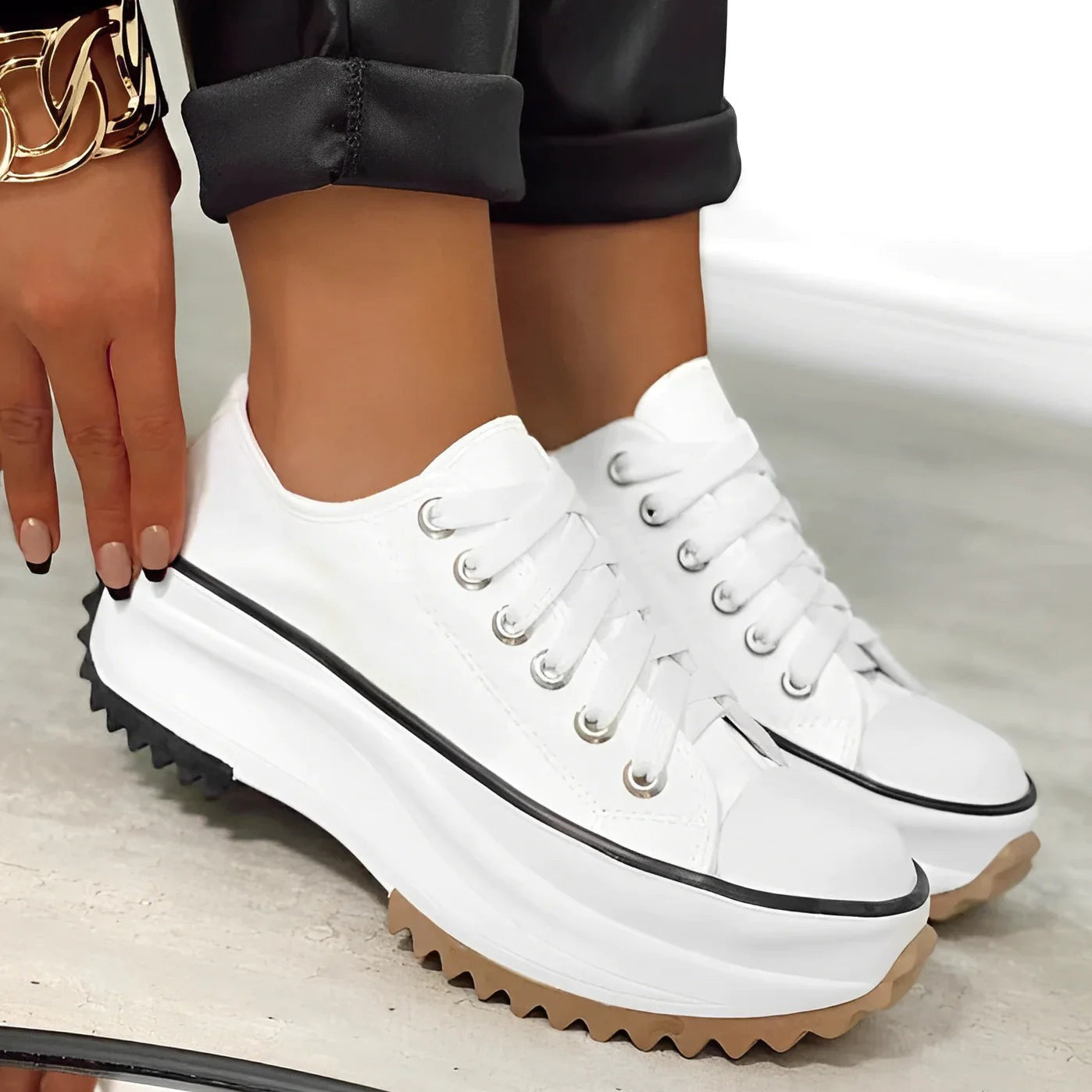 NICKI SERENE PLATEAU SNEAKER